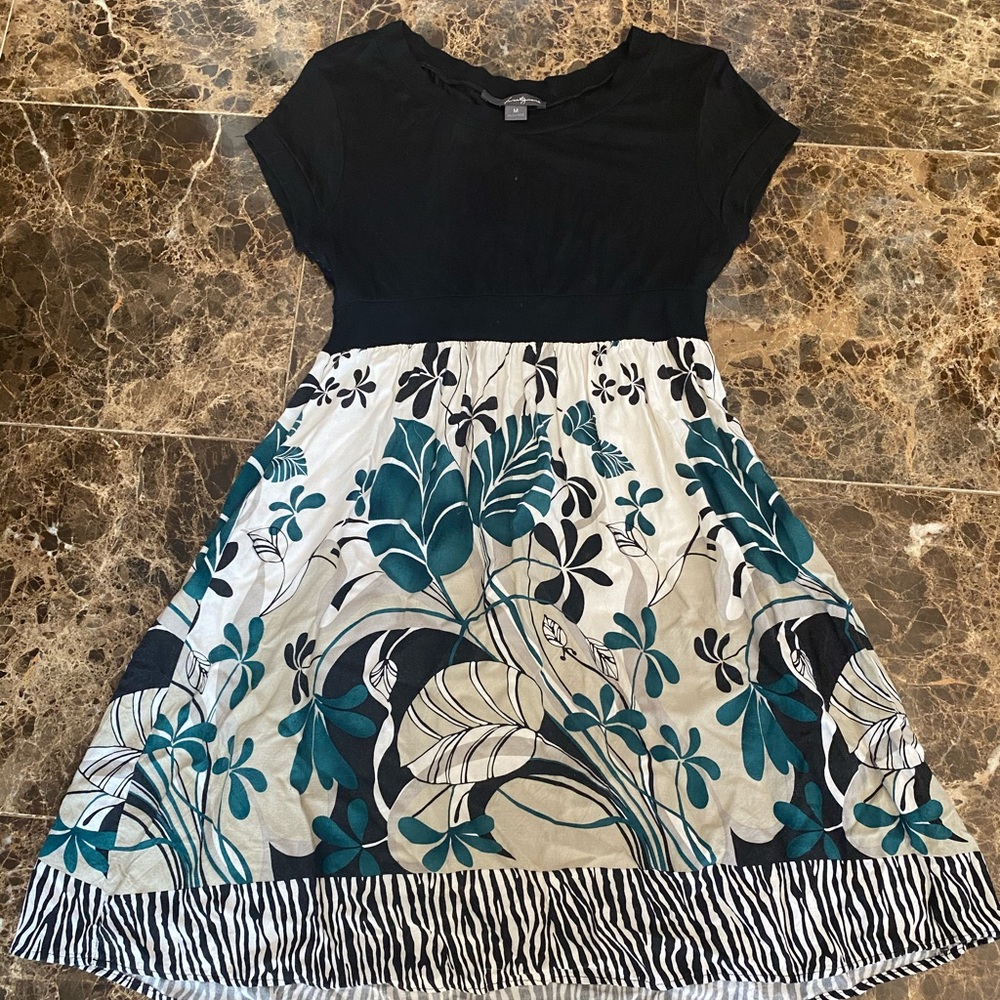 Black, White, and Teal Floral Dress Forever 21 Size Medium